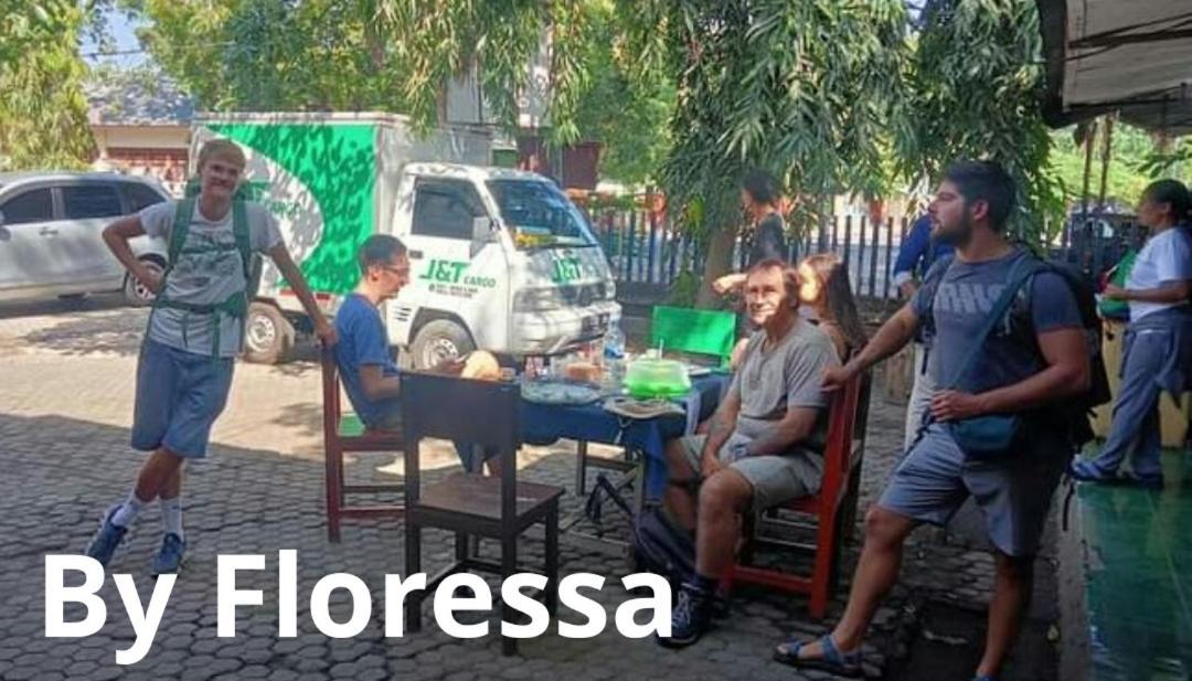 Guest House Dorm Floressa Маумере Екстериор снимка